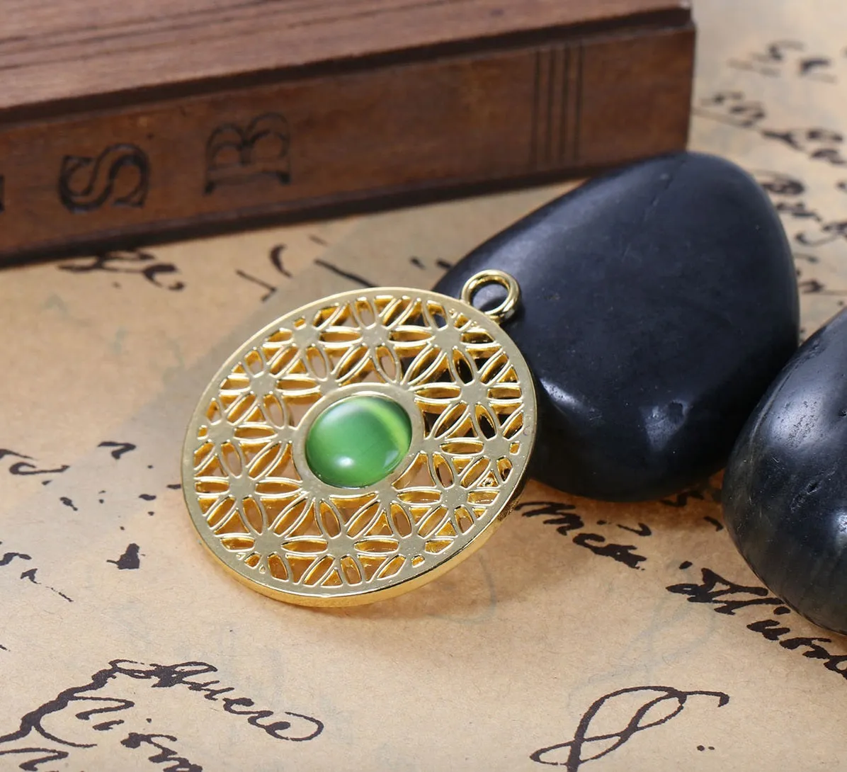 Flower of Life 2D Round Gold Color Green Resin Cat's Eye Pendant